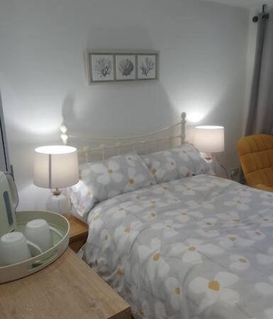 1 Bedroom Guest Suite Near City Centre. Γκλόστερ Εξωτερικό φωτογραφία