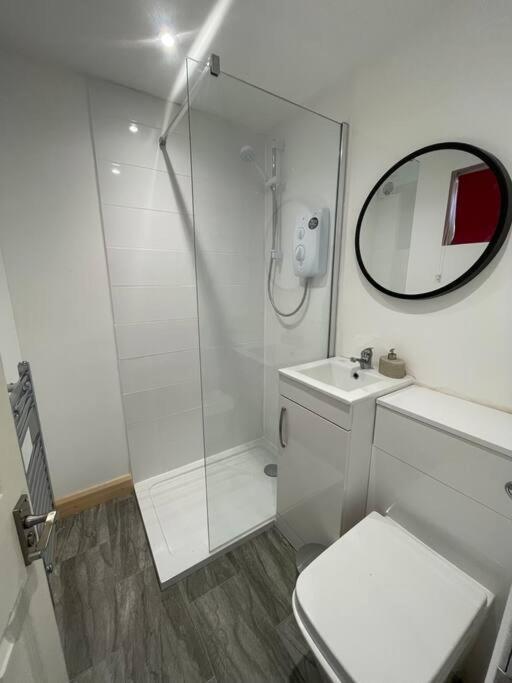 1 Bedroom Guest Suite Near City Centre. Γκλόστερ Εξωτερικό φωτογραφία